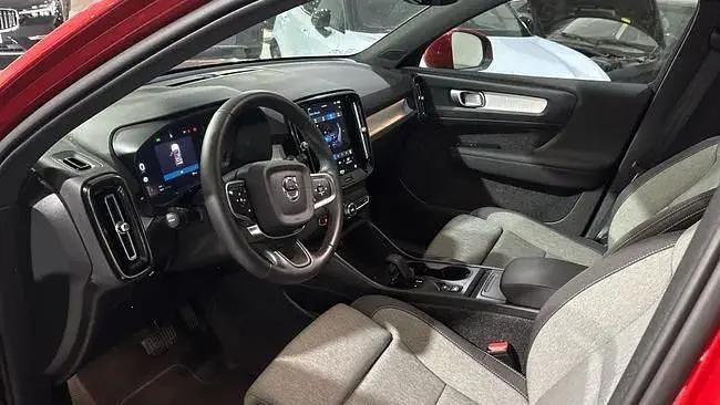 Usado Volvo XC40 Core 163 CV (119 kW) 2025 Rojo SUV