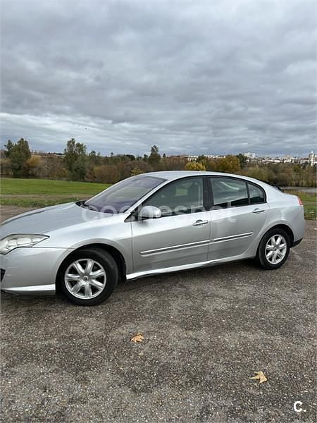 Usado Renault Laguna III Initiale 150 CV (110 kW) 2009 Gris / plata Berlina