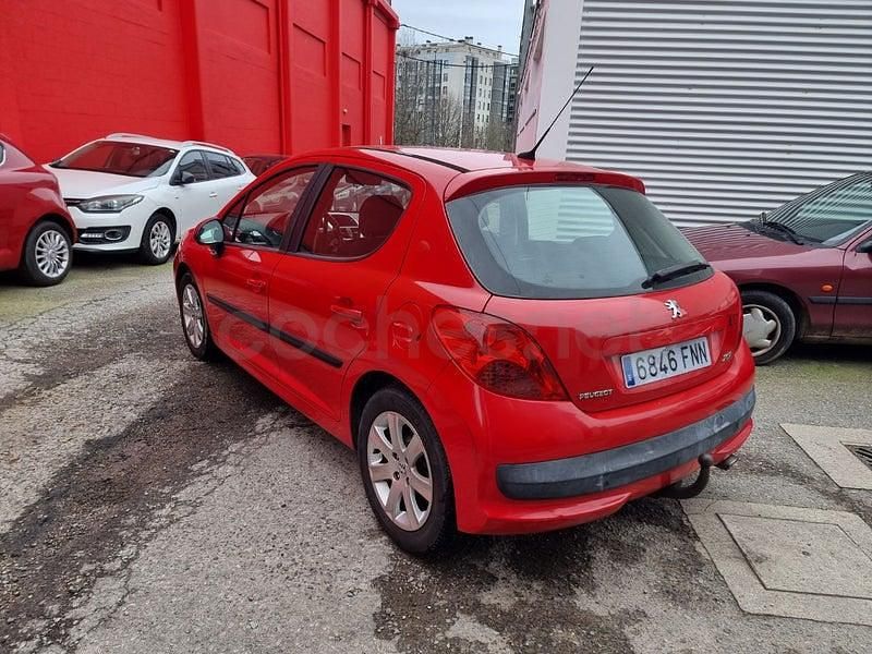 Usado Peugeot 207 110 CV (80 kW) 2007 Rojo Berlina