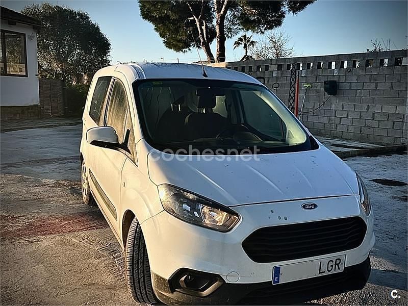 Usado Ford Tourneo Courier Ambiente 75 CV (55 kW) 2020 Blanco Monovolumen