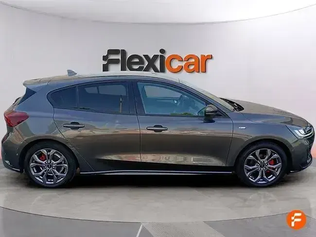 Usado Ford Focus ST-Line 125 CV (91 kW) 2022 Gris Berlina