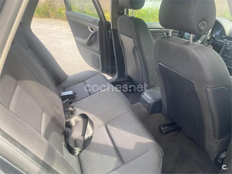 Gris / plata Usado 2002 Audi A4 Berlina | 2500 € (Un poco caro) - Imagen 1/4