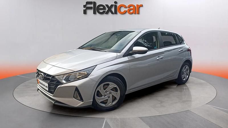 Usado Hyundai i20 84 CV (61 kW) 2022 Gris Berlina