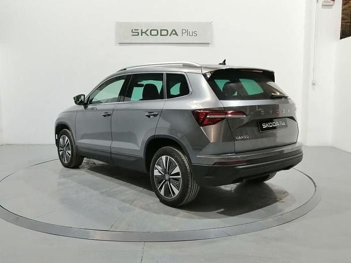 Usado Skoda Karoq Selection 150 CV (110 kW) 2025 Gris / plateado SUV