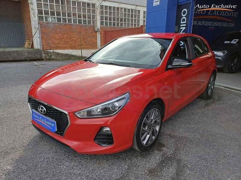 Usado Hyundai i30 120 CV (88 kW) 2017 Rojo Berlina