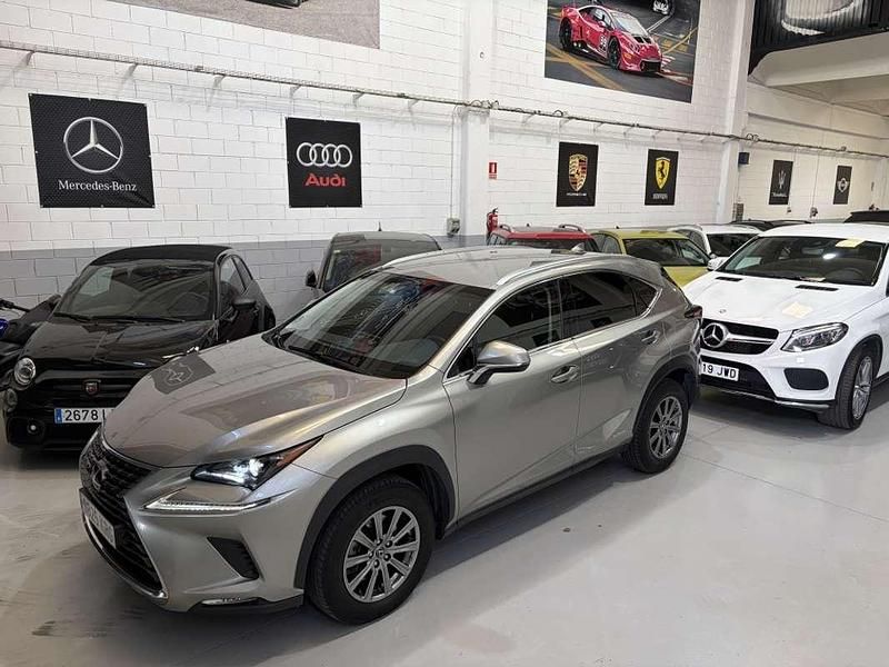 Usado Lexus NX300h Business Edition 197 CV (144 kW) 2018 Gris / plata SUV