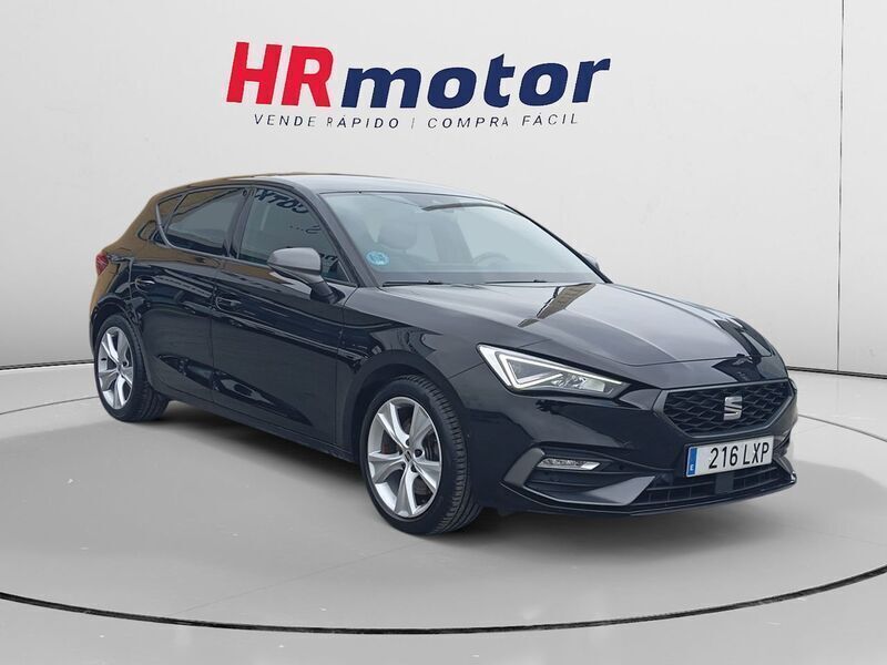 Negro Usado 2022 Seat Leon XCELLENCE Berlina | 22.210 € (Un poco caro) - Imagen 1/4