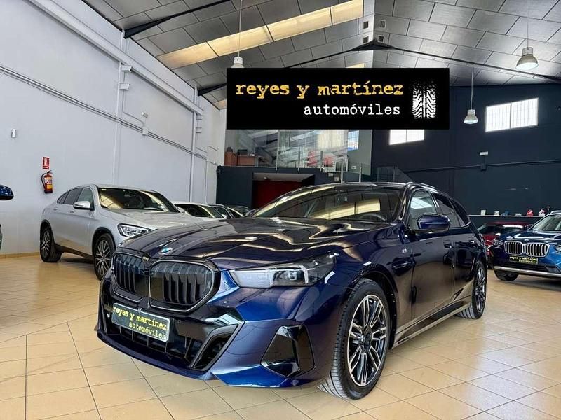 Azul Usado 2025 BMW 520 M Sport Familiar | 58.900 € - Imagen 1/4