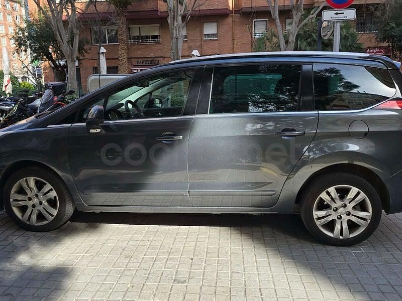 Usado Peugeot 5008 Access 120 CV (88 kW) 2015 Beige Monovolumen