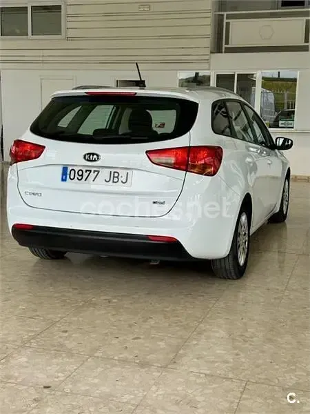 Usado Kia Ceed Sportswagon 110 CV (80 kW) 2014 Blanco Familiar