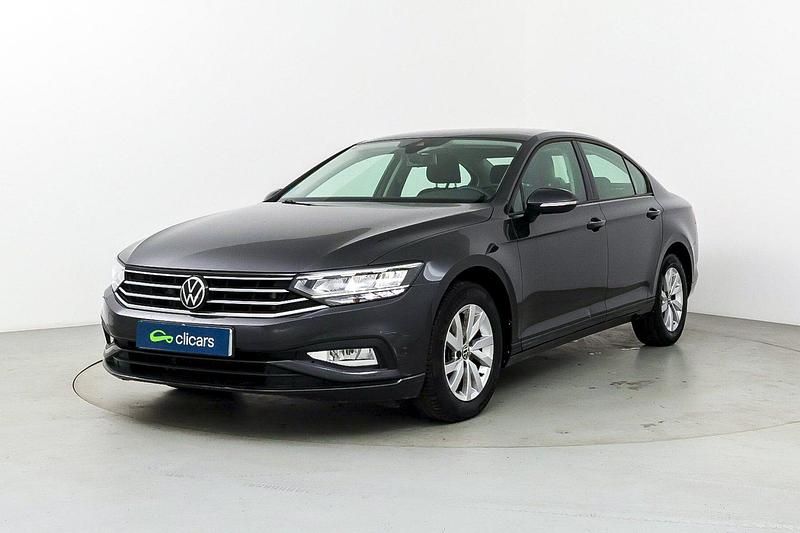 Usado VW Passat 150 CV (110 kW) 2021 Negro Berlina