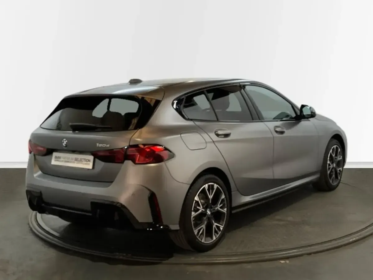 Usado BMW 120 Comfort Edition 190 CV (139 kW) 2025 Gris Utilitario
