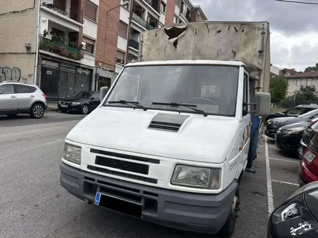 Usado Iveco Daily 103 CV (75 kW) 1996 Blanco Van