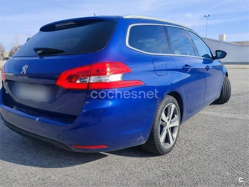 Usado Peugeot 308 SW Allure 130 CV (95 kW) 2019 Azul Familiar