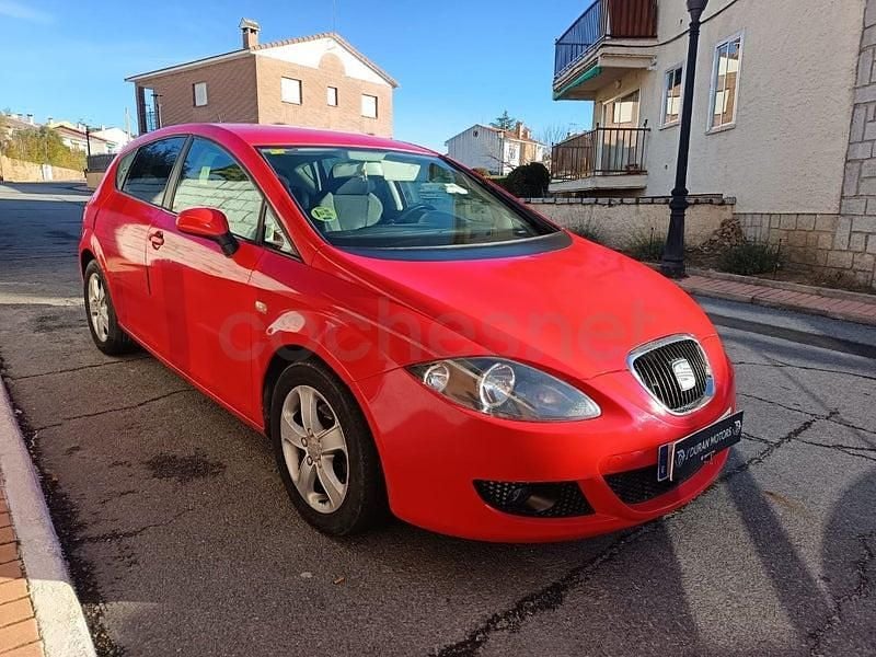 Usado Seat Leon Ecomotive 105 CV (77 kW) 2008 Rojo Utilitario