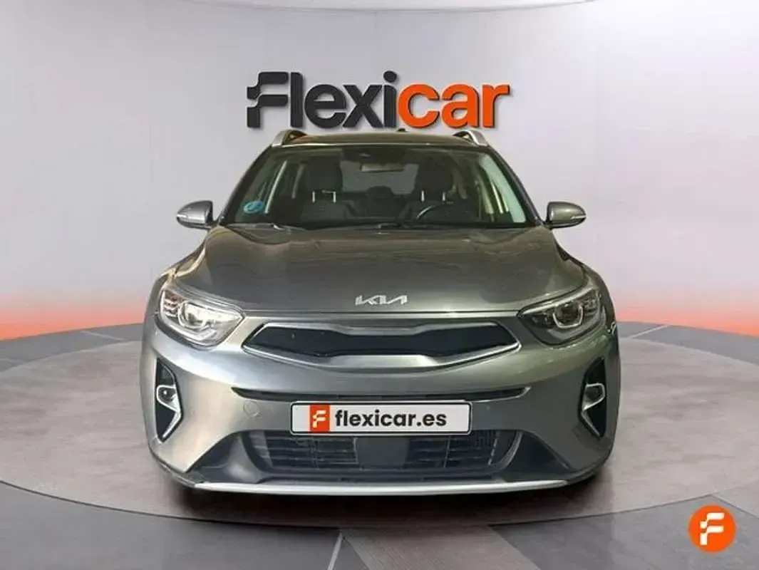Usado Kia Stonic 101 CV (74 kW) 2024 Gris SUV