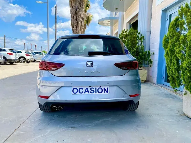 Usado Seat Leon XCELLENCE 150 CV (110 kW) 2020 Gris / plata Berlina