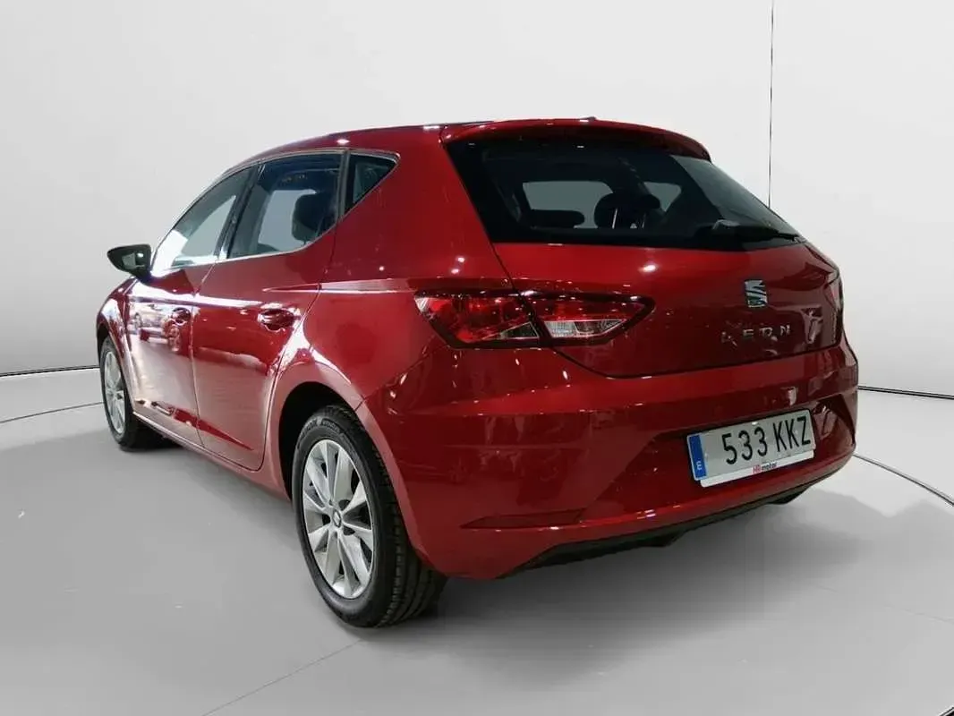 Usado Seat Leon Style 110 CV (80 kW) 2018 Rojo Utilitario
