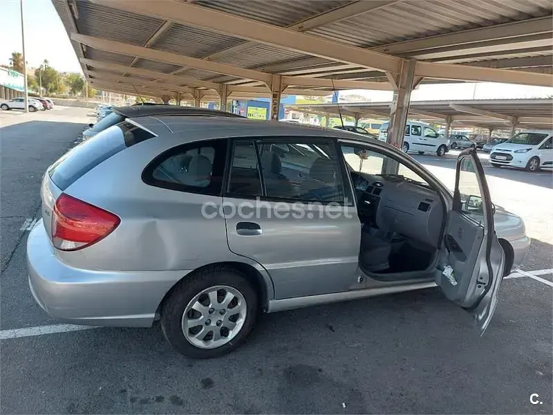 Usado Kia Rio 75 CV (55 kW) 2003 Gris / plata Berlina