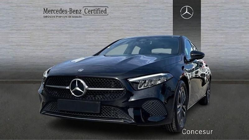 Usado Mercedes A180 136 CV (100 kW) 2023 Negro Berlina