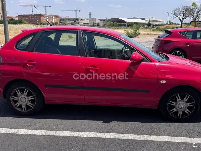 Usado Seat Ibiza Reference 100 CV (73 kW) 2006 Rojo Utilitario