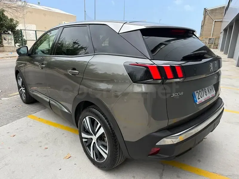 Usado Peugeot 3008 Allure 130 CV (95 kW) 2018 Gris / plata SUV
