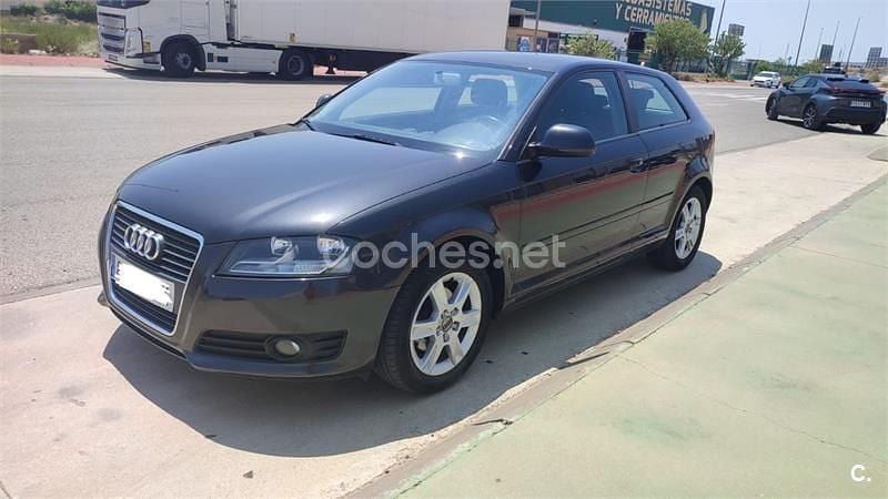 Negro Usado 2010 Audi A3 Ambiente Berlina | 7300 € (Buen precio) - Imagen 1/2
