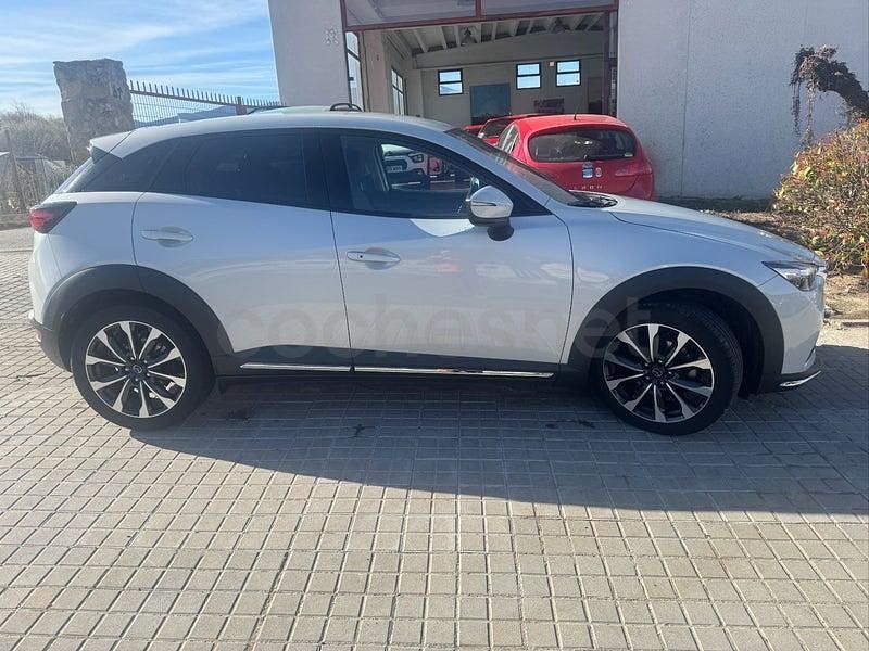 Usado Mazda CX-3 121 CV (88 kW) 2022 Gris / plata SUV