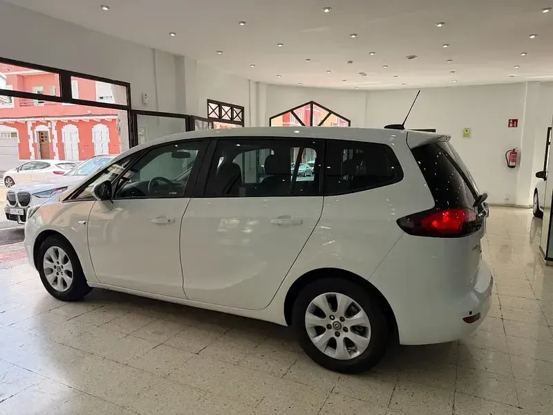 Usado Opel Zafira Family 140 CV (102 kW) 2018 Blanco Monovolumen