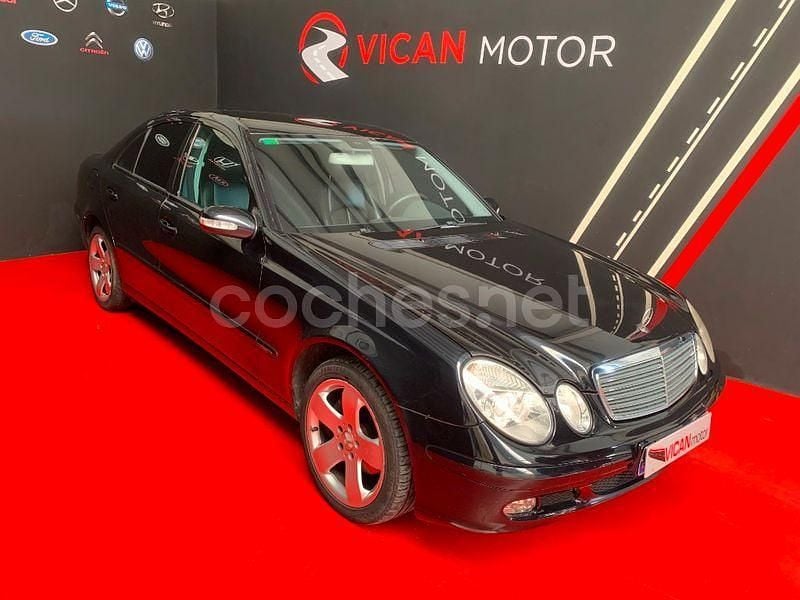 Usado Mercedes E220 Elegance 143 CV (105 kW) 2002 Negro Berlina