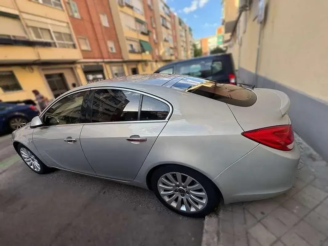 Usado Opel Insignia Cosmo 160 CV (117 kW) 2010 Beige Berlina