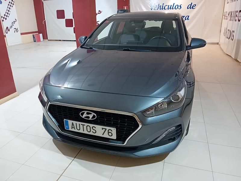 Usado Hyundai i30 95 CV (69 kW) 2021 Gris