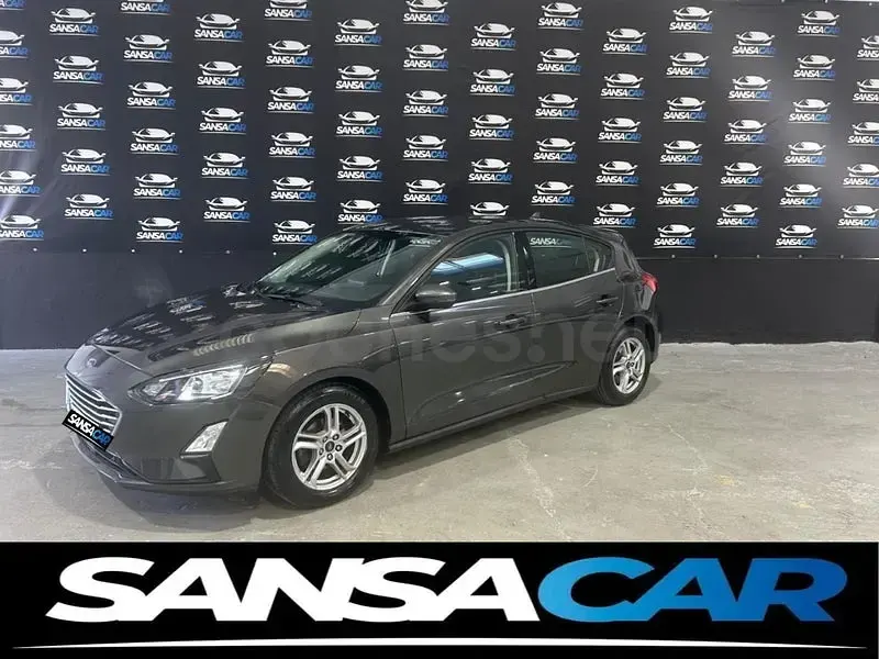 Usado Ford Focus Trend 120 CV (88 kW) 2022 Marrón Berlina