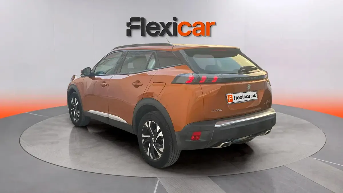 Usado Peugeot 2008 Allure 130 CV (95 kW) 2020 Naranja SUV