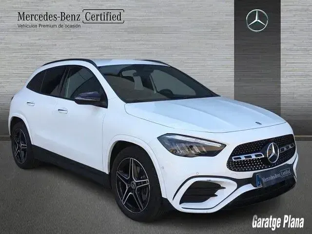 Usado Mercedes GLA200 150 CV (110 kW) 2025 Blanco polar SUV