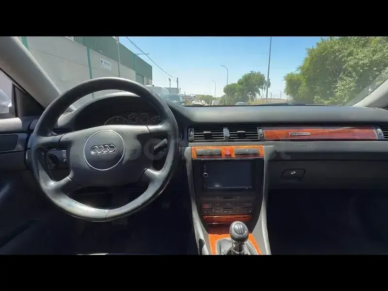 Usado Audi A6 170 CV (125 kW) 2003 Gris / plata Berlina
