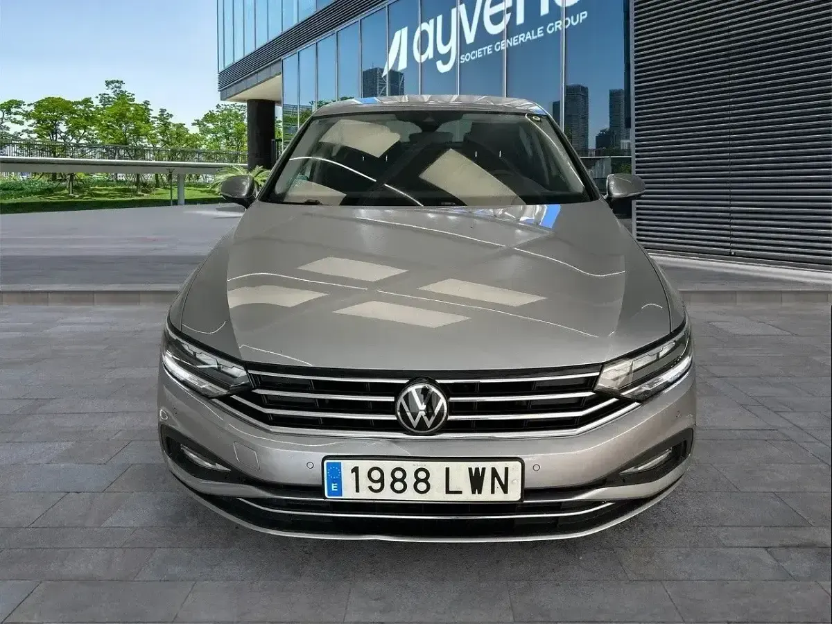 Usado VW Passat Executive 122 CV (89 kW) 2022 Gris Familiar