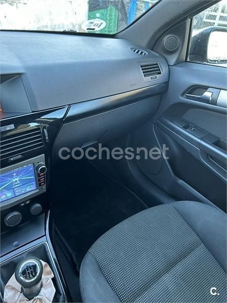 Negro Usado 2008 Opel Astra GTC Energy Berlina | 3400 € (Precio justo) - Imagen 1/4