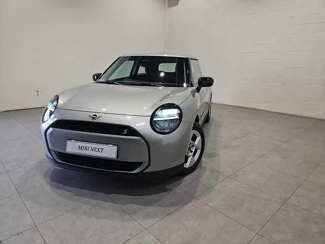 Usado Mini Cooper SE 160 kW (218 CV) 2024 Gris plata Utilitario