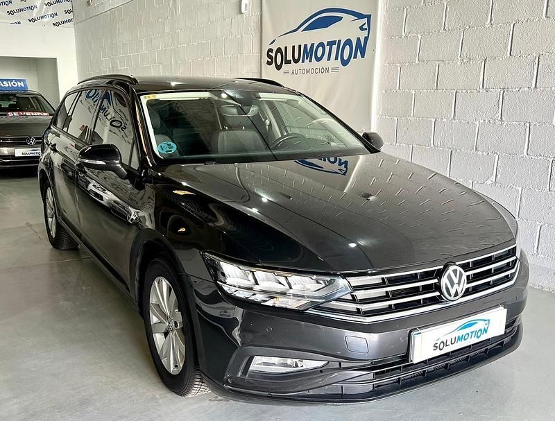 Usado VW Passat 120 CV (88 kW) 2020 Negro Familiar