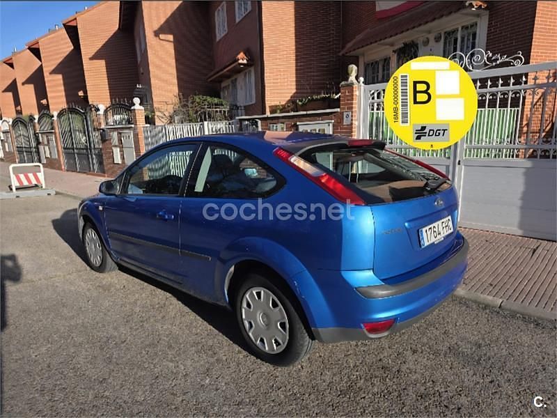 Usado Ford Focus Trend 90 CV (66 kW) 2006 Azul Berlina