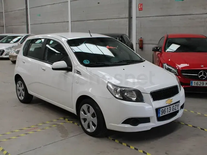 Usado Chevrolet Aveo LS 101 CV (74 kW) 2010 Blanco Berlina