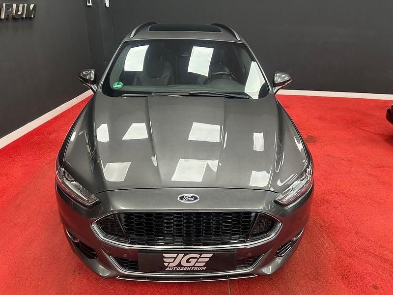 Usado Ford Mondeo Vignale 210 CV (154 kW) 2018 Gris / plata Familiar