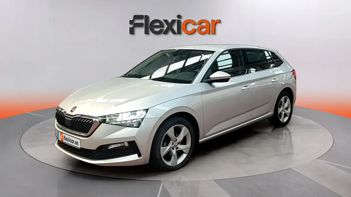 Usado Skoda Scala Active 95 CV (69 kW) 2021 Gris Utilitario