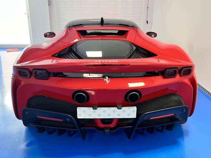 Usado Ferrari SF90 734 kW (999 CV) 2022 Rojo Coupe