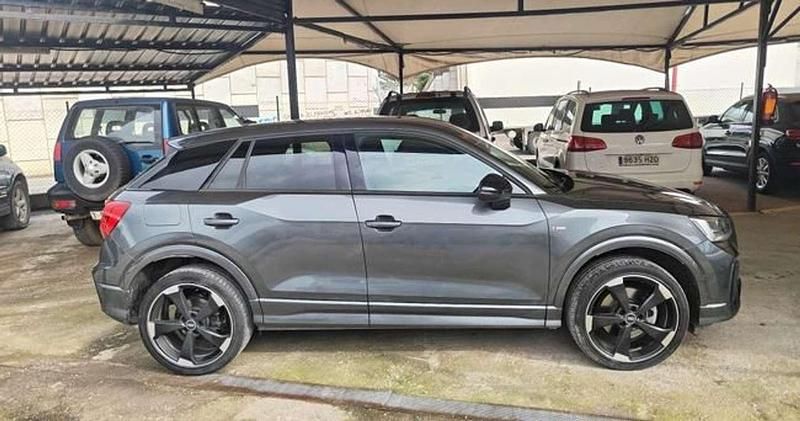 Usado Audi Q2 S-Line 150 CV (110 kW) 2021 Gris / plata SUV