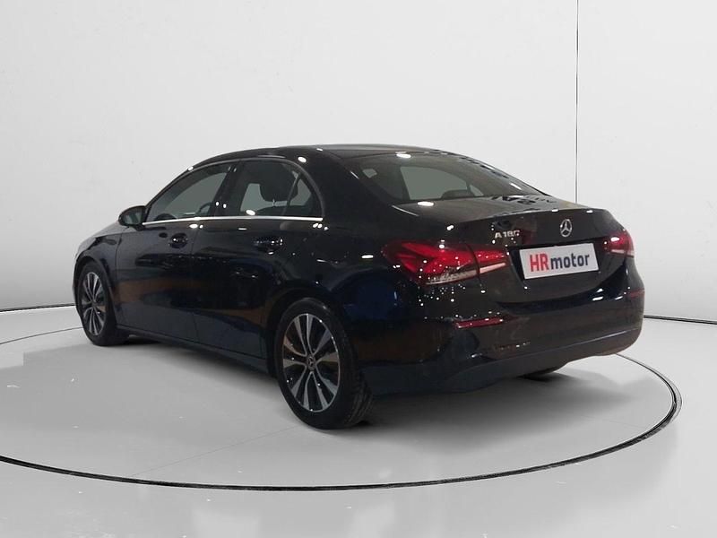 Usado Mercedes A180 136 CV (100 kW) 2022 Negro Berlina