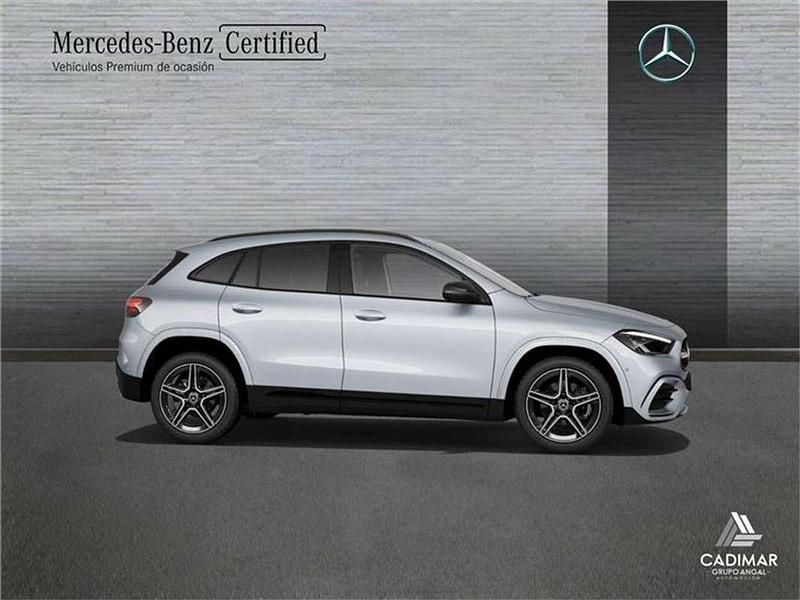 Usado Mercedes GLA200 AMG line 150 CV (110 kW) 2024 Negro cosmos SUV