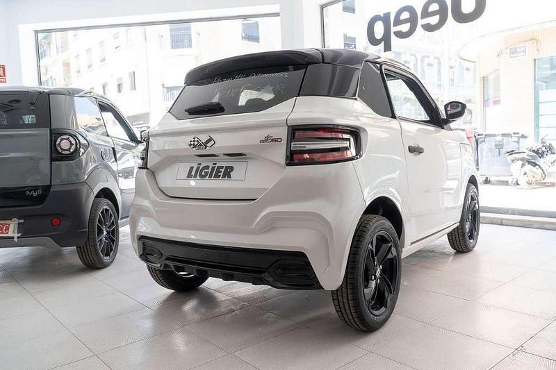 Nuevo Ligier JS50 2025 Negro Utilitario