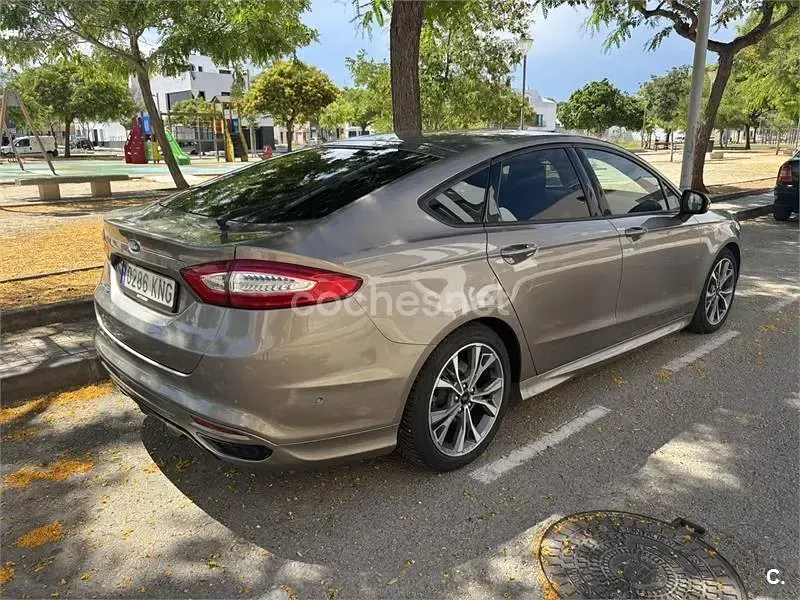 Usado Ford Mondeo ST-Line 165 CV (121 kW) 2018 Beige Berlina